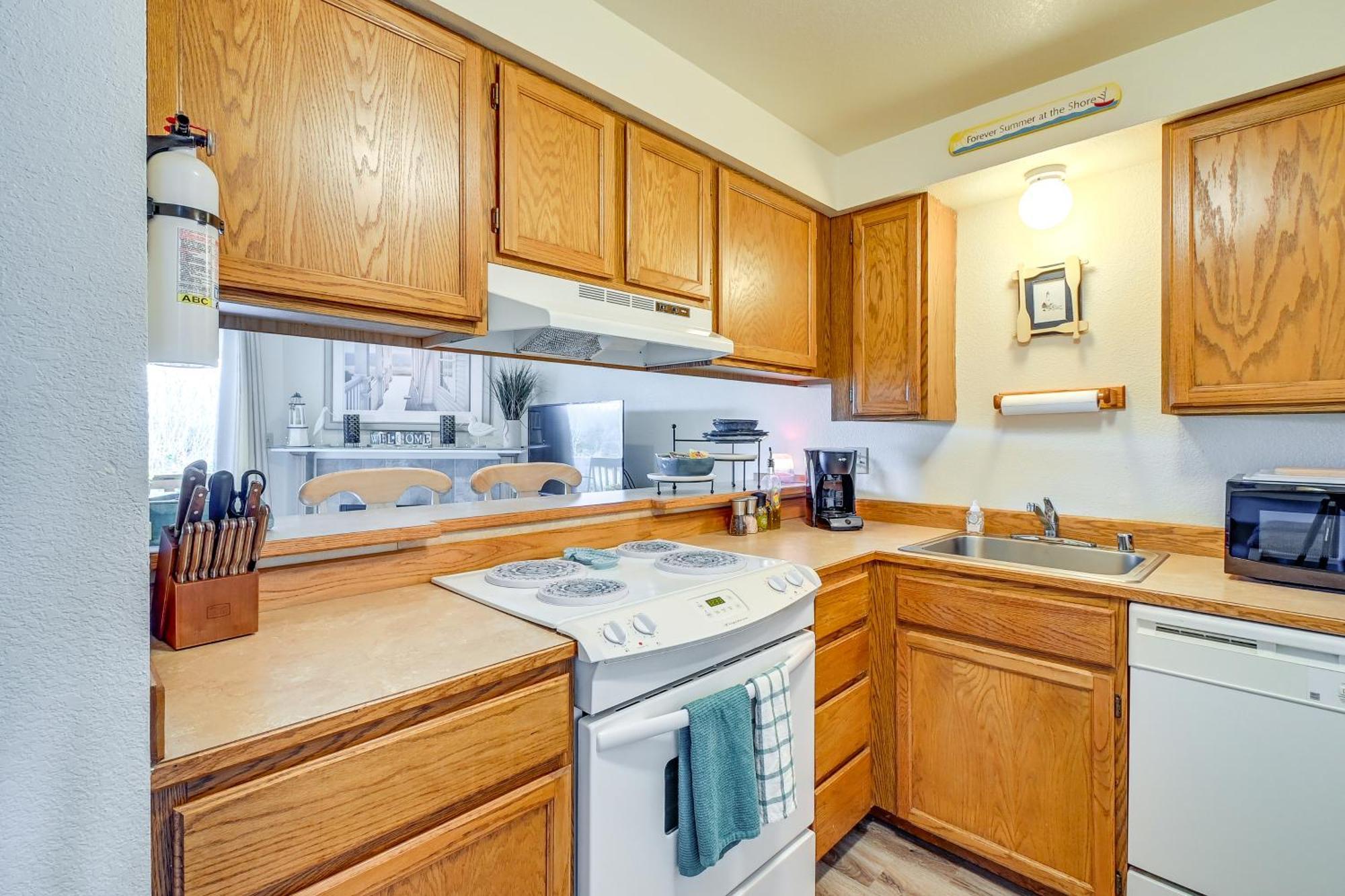 With Balcony Less Than 1 Mi To Beach! * Ocean Shores